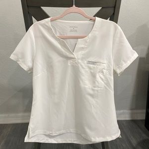 Jaanuu Women’s 1-Pocket Tuck-In Top White